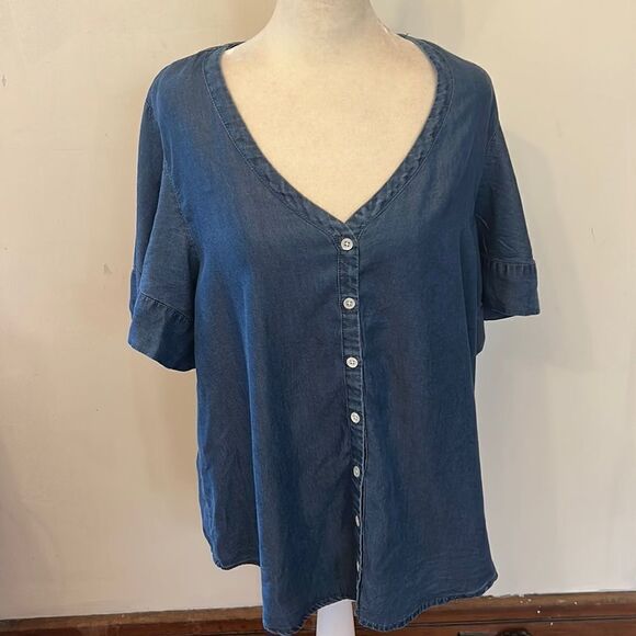 Chelsea & Theodore denim button front short sleeve top  Size L New - Picture 1 of 10